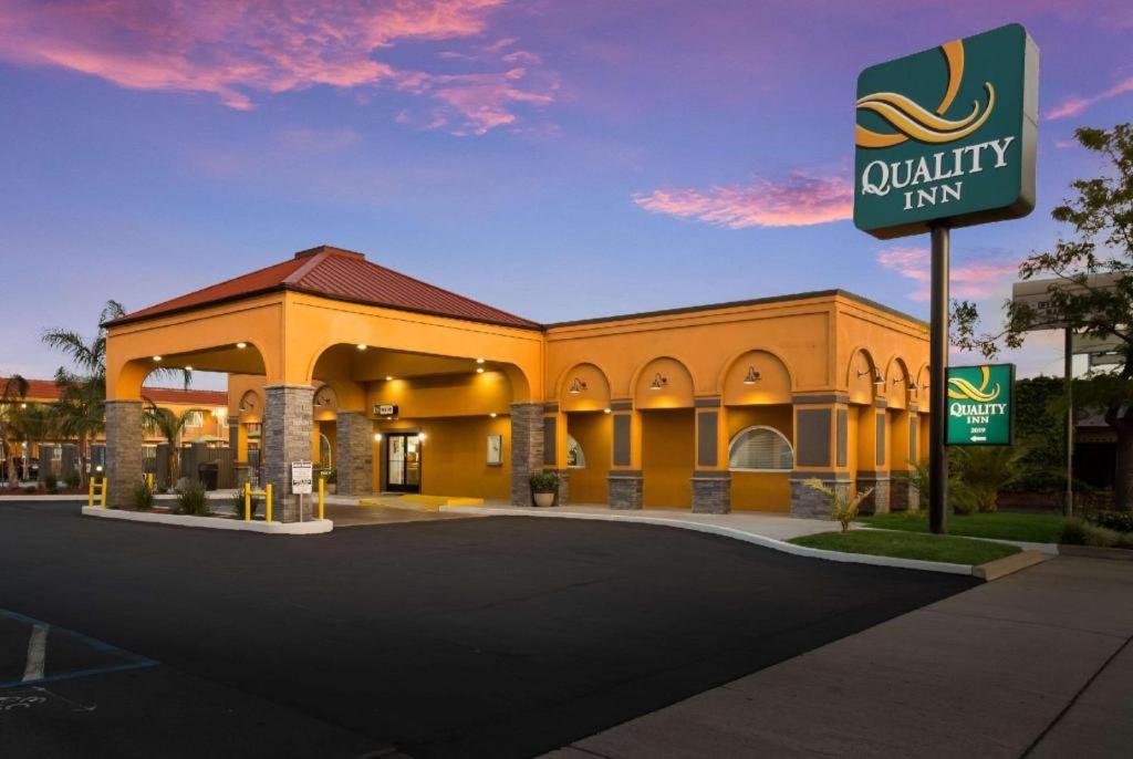 Hotel Quality Near I-5